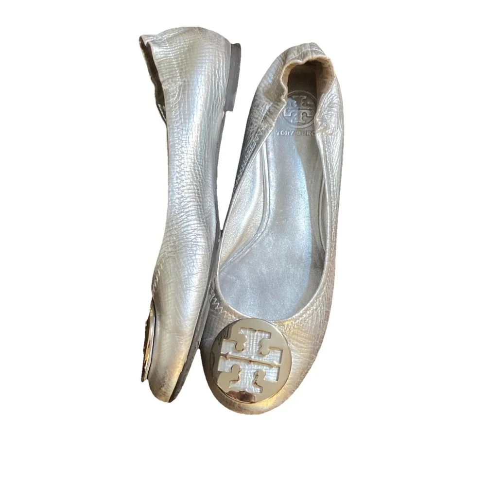 Tory Burch Claire Ballet Flat Silver leather with Silver logo medallion size 8.5